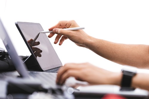 東京本社の正社員 その他IT関連職種 カスタマーサポート コンサルティング・調査 人材の求人情報イメージ1