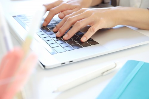 東京本社の契約社員 カスタマーサポート ソフトウェア・通信 サービスの求人情報イメージ1